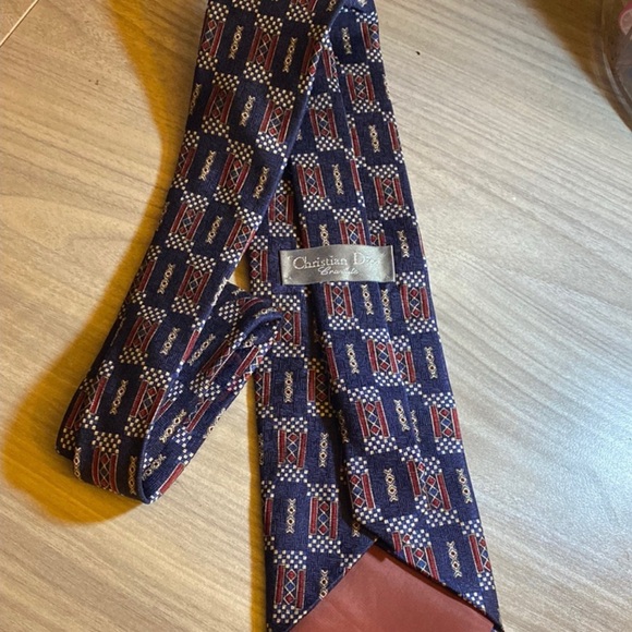 Christian Dior men’s Blue and Red Patterned cravate Tie - Picture 3 of 5